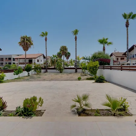 Amelia Wpool -500mfrombeach *