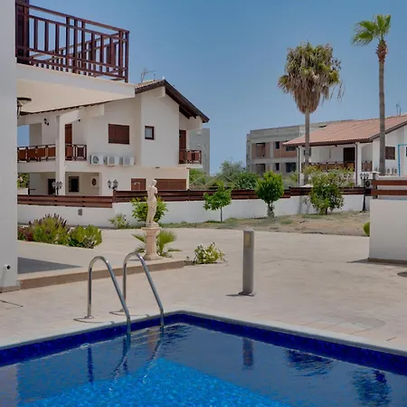 Amelia Wpool -500mfrombeach Holiday home *