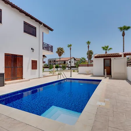 Amelia Wpool -500mfrombeach * Oroklini