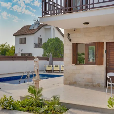 Amelia Wpool -500mfrombeach * Oroklini