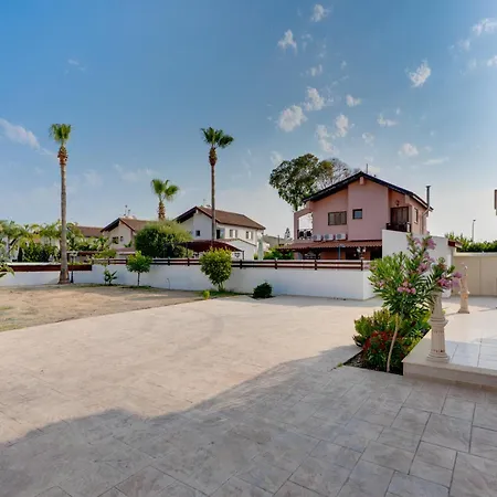 Amelia Wpool -500mfrombeach * Oroklini