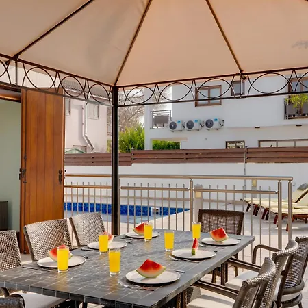 Amelia Wpool -500mfrombeach Ferienhaus