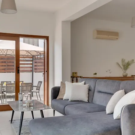 Amelia Wpool -500mfrombeach *