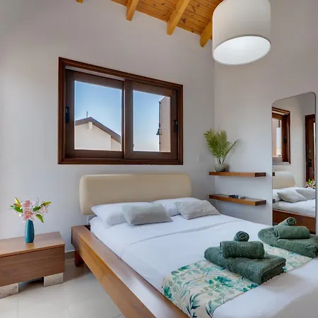 Amelia Wpool -500mfrombeach