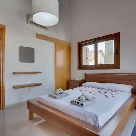 Amelia Wpool -500mfrombeach *