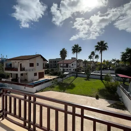 Amelia Wpool -500mfrombeach * Oroklini