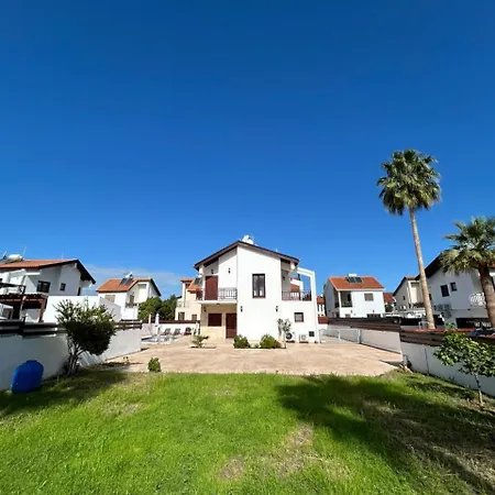 Amelia Wpool -500mfrombeach *