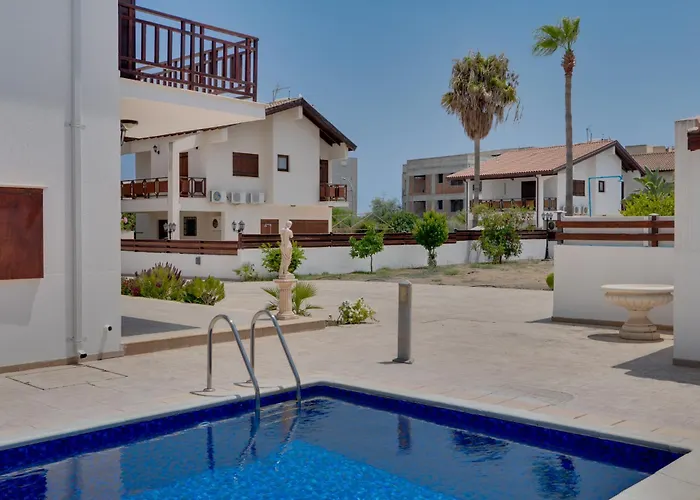 Amelia Wpool -500mfrombeach Holiday home *