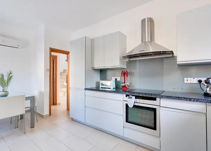 Holiday home Amelia Wpool -500mfrombeach *