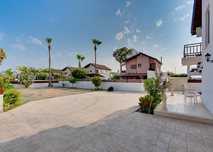 Amelia Wpool -500mfrombeach * Voroklini