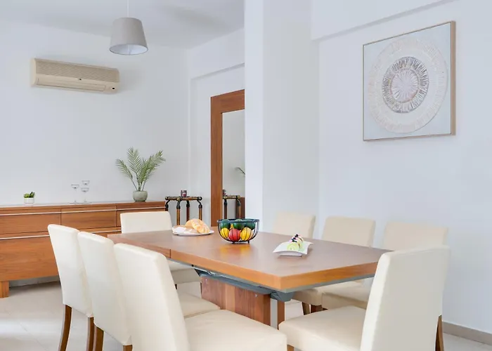 Amelia Wpool -500mfrombeach Holiday home