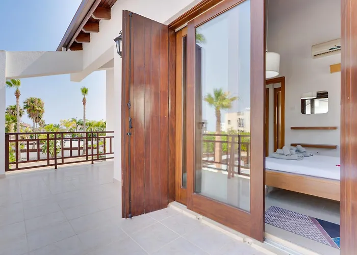 Amelia Wpool -500mfrombeach * Voroklini