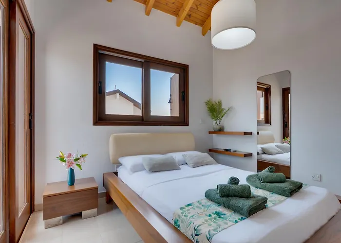 Amelia Wpool -500mfrombeach