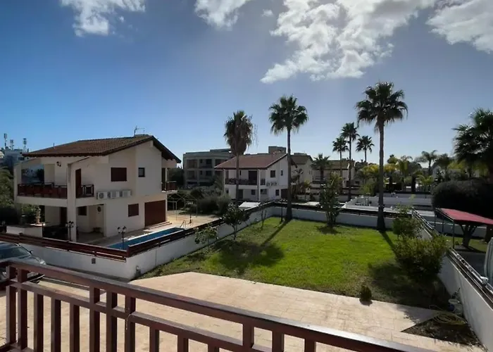 Amelia Wpool -500mfrombeach * Voroklini